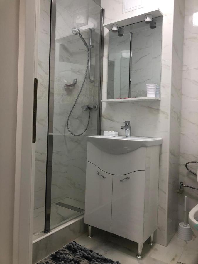 Tudor Apartment Braila Ngoại thất bức ảnh