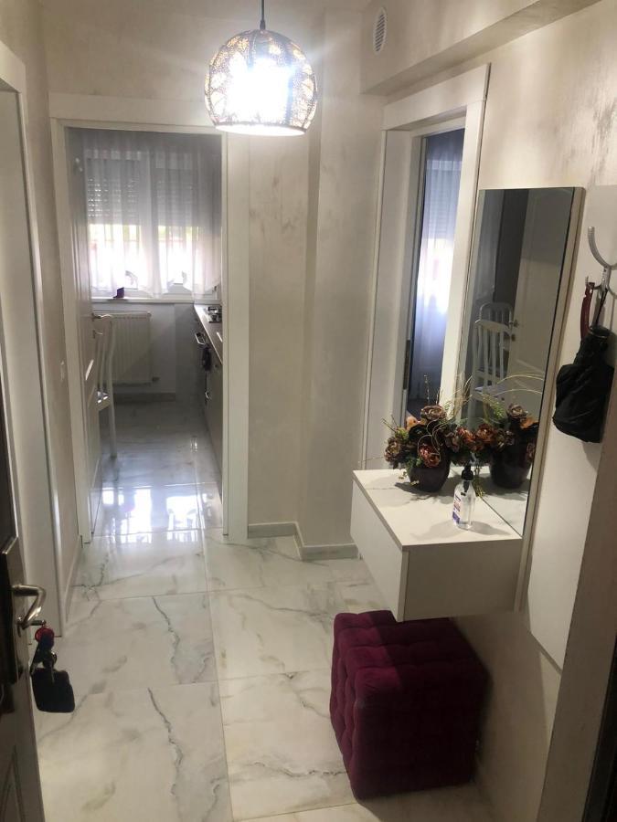 Tudor Apartment Braila Ngoại thất bức ảnh