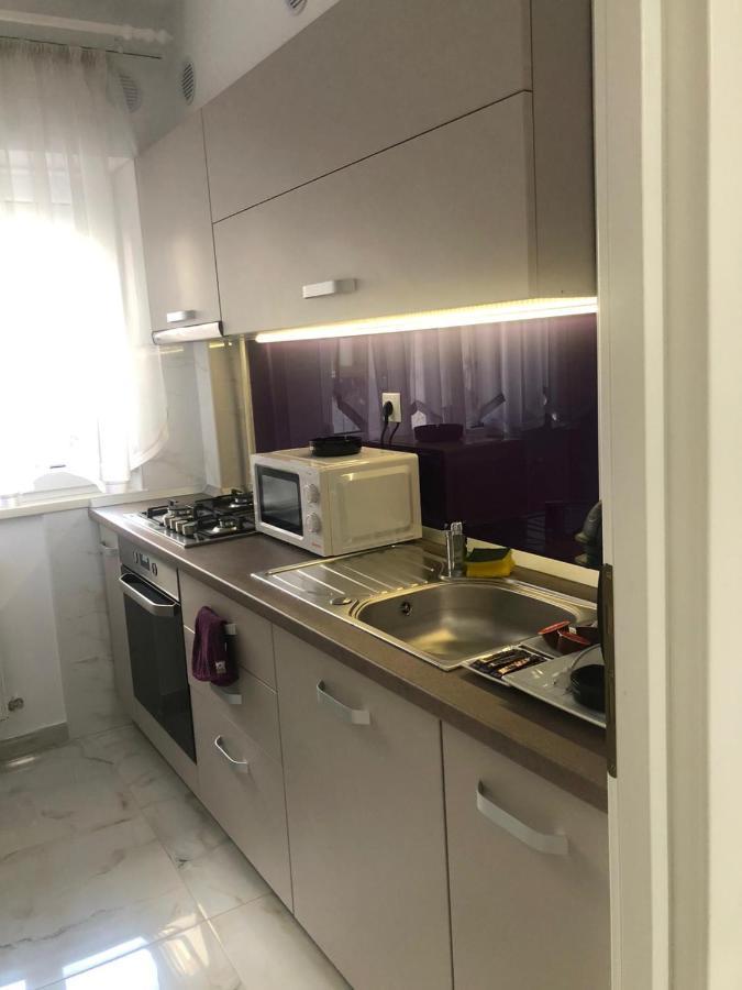 Tudor Apartment Braila Ngoại thất bức ảnh